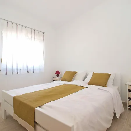 Suzy 1454 Apartment *